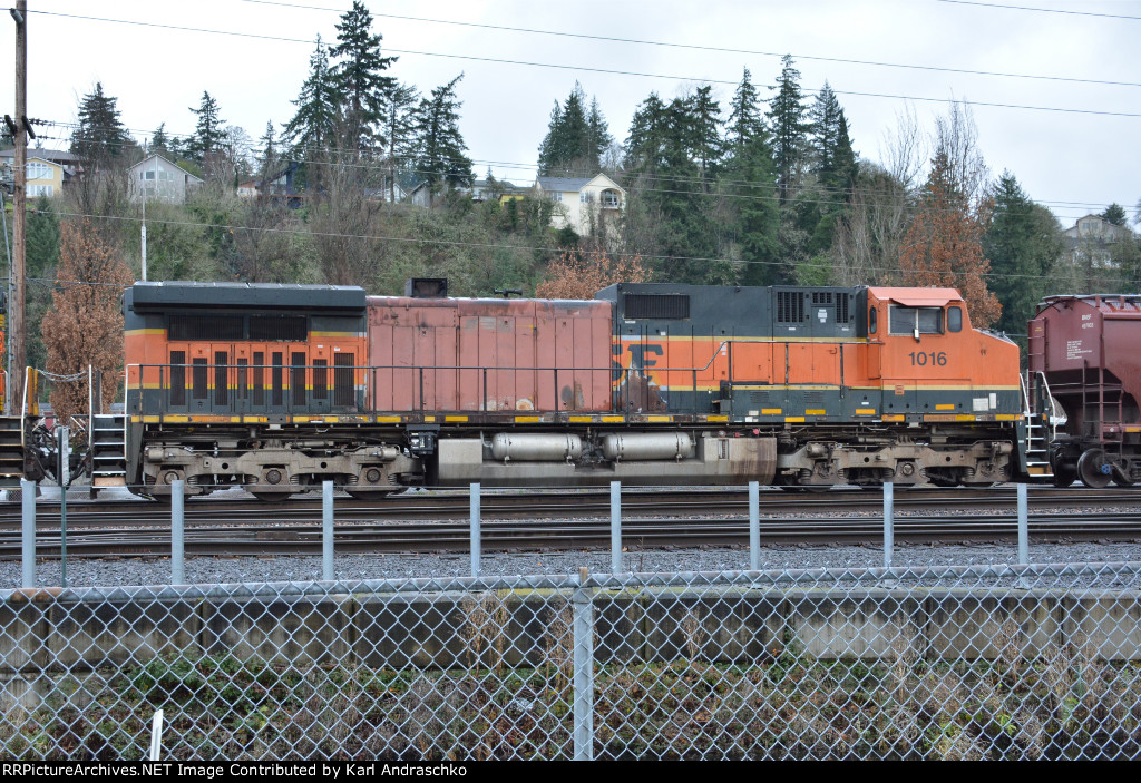 BNSF 1016